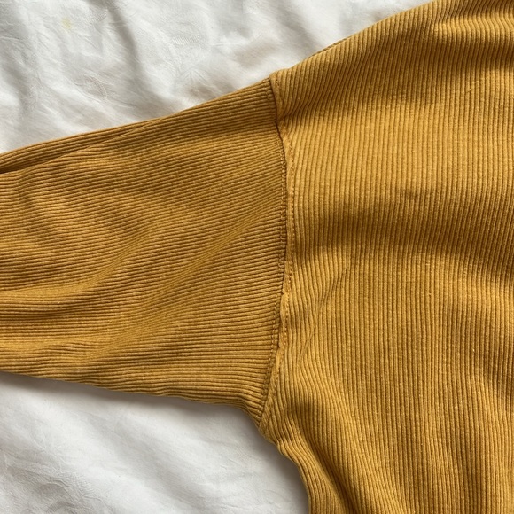 Wild Fable Knit Cropped Gold Mustard Yellow Long Sleeve Top Tee size Medium - Picture 8 of 8